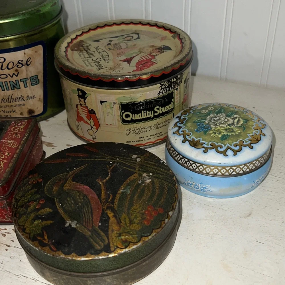 Mixed lot vintage advertising tins